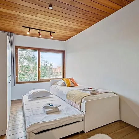 Huswell - Modernist Design House With Garden Near The