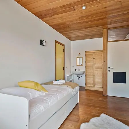 Huswell - Modernist Design House With Garden Near The